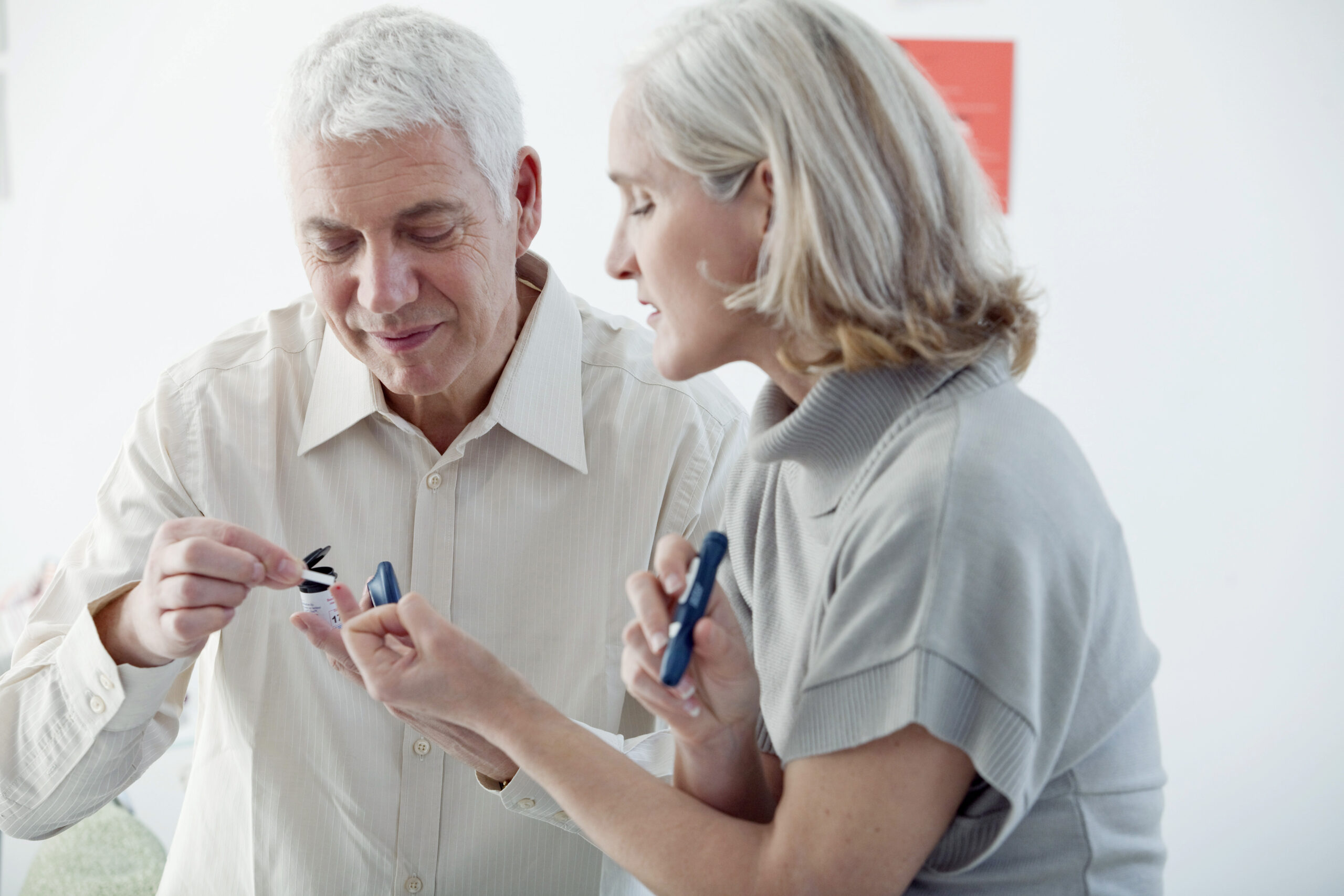 homme prenant son diabete