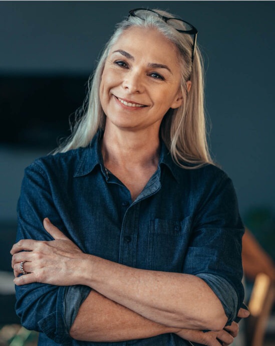 femme tns bras croisée