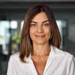 portrait d'une agent dans une mairie