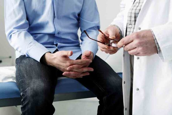homme chez le medecin