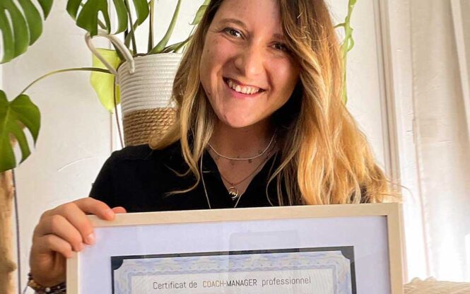 MARGAUX NICOLLIN avec son diplome de coach