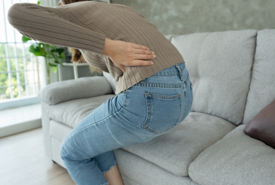 une personne souffrant d'hernie discale