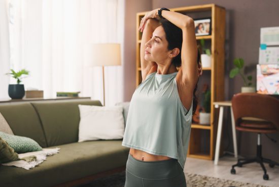 Femme qui est en train de se relaxer