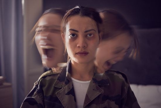 Représentation artistique de la schizophrénie évoquant l'altération de la perception et la complexité du trouble mental.